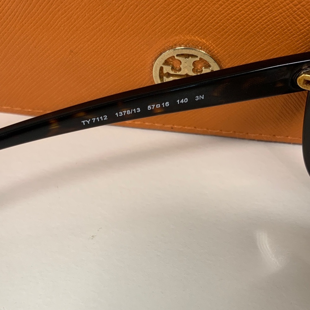 Tory Burch Black Frame Sunglasses with Orange Logo Case - Picture 5 of 13
